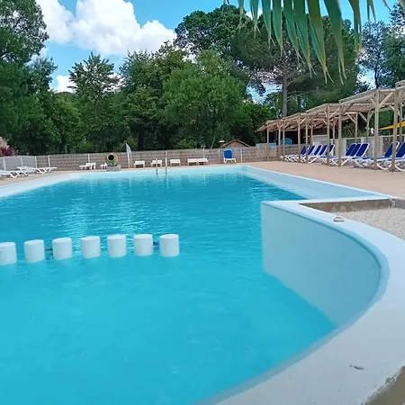 Camping 4 Etoiles - Piscine - Ccbfhha 4*
