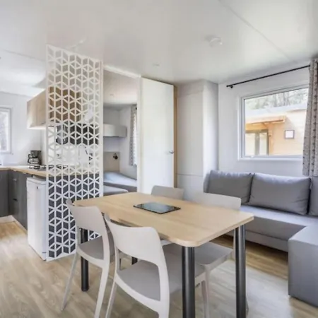 Camping 4 Etoiles - Piscine - Ccbfhha مكان تخييم Boisset-et-Gaujac