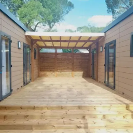 Camping 4 Etoiles - Piscine - Ccbfhha 4*